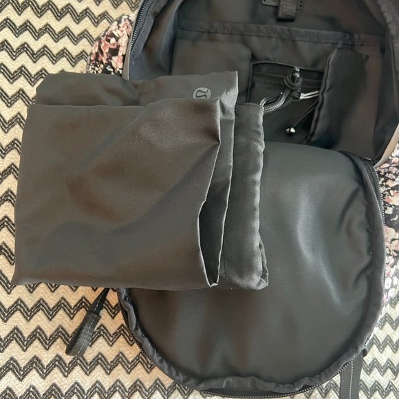 NWT Floral Spritz Multi lululemon Fast and Free Backpack *13L main image 6